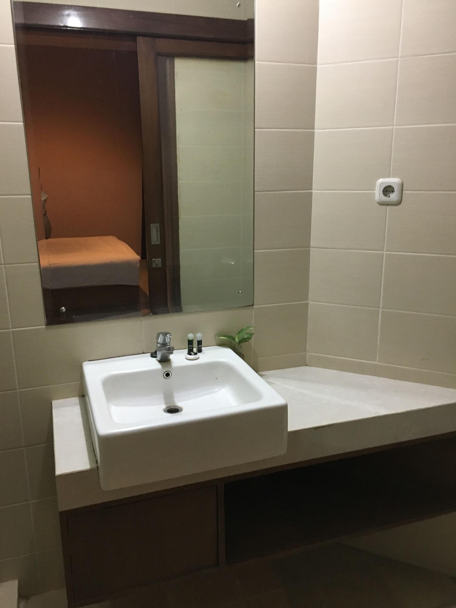 Votel Viure Hotel Jogjakarta Maguwo Exterior foto
